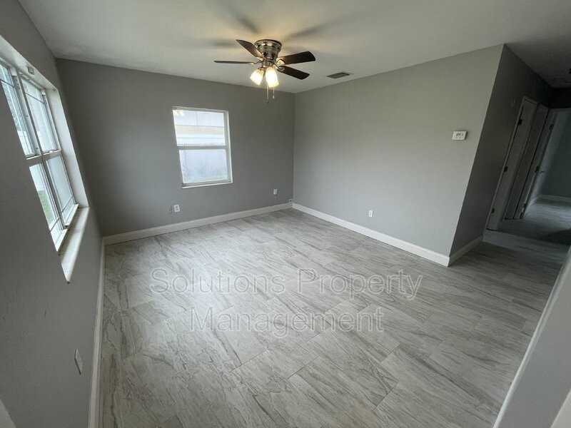 2466 Pepper Ave - Photo 2 of 11