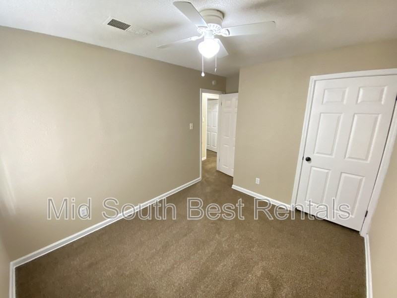 4592 Sunnybrook St - Photo 4 of 12