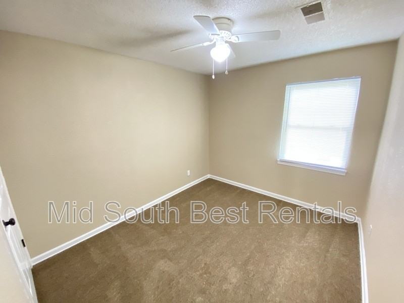 4592 Sunnybrook St - Photo 5 of 12