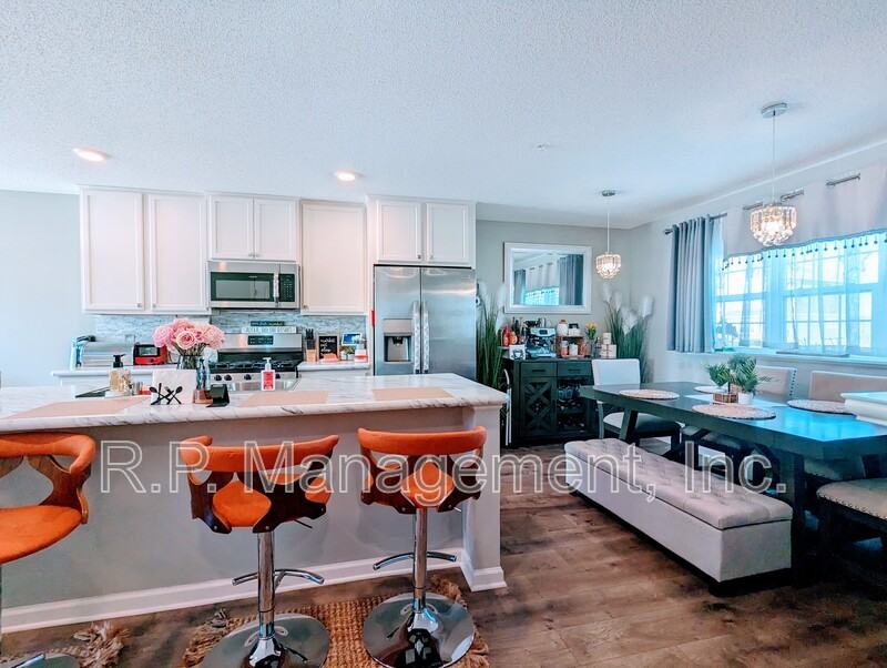 7557 Woods Edge Blvd - Photo 2 of 15