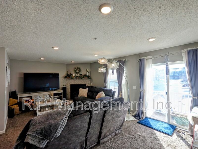 7557 Woods Edge Blvd - Photo 5 of 15