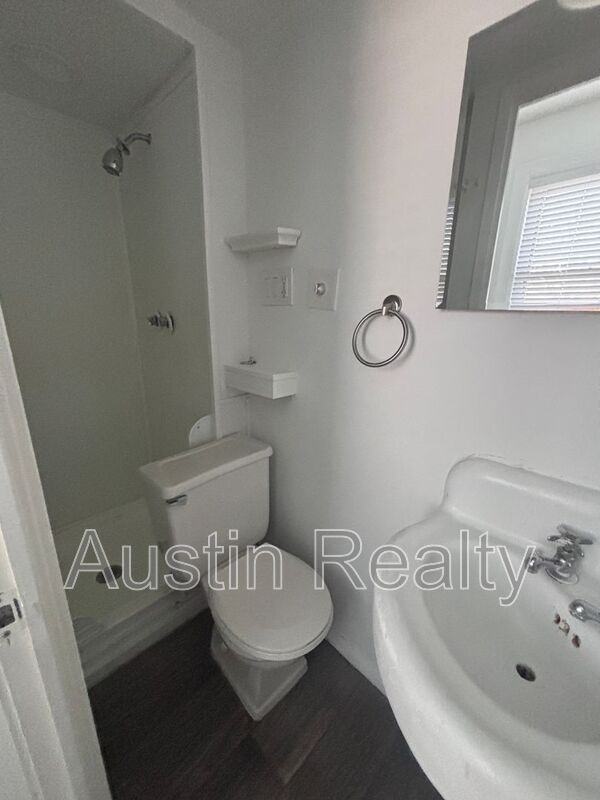 322 N Newstead Ave #2W - Photo 6 of 8