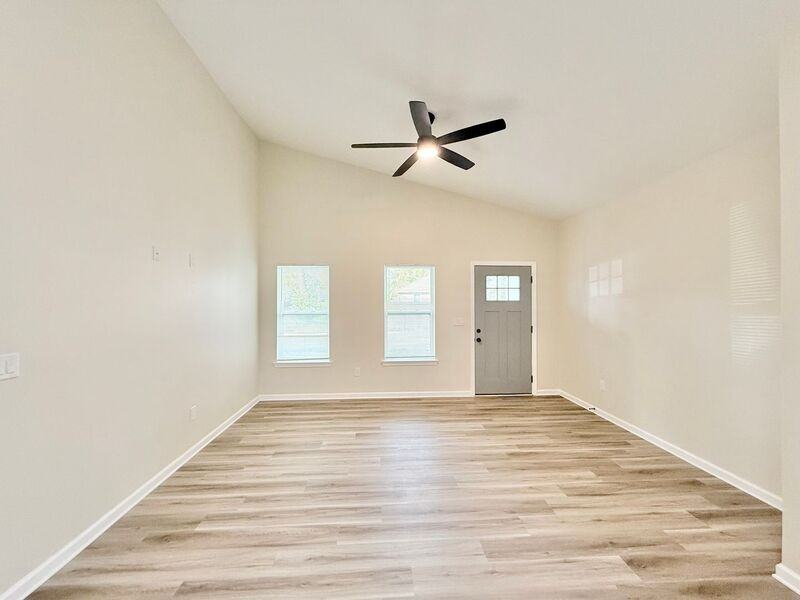 751 W Lloyd St #B - Photo 2 of 11