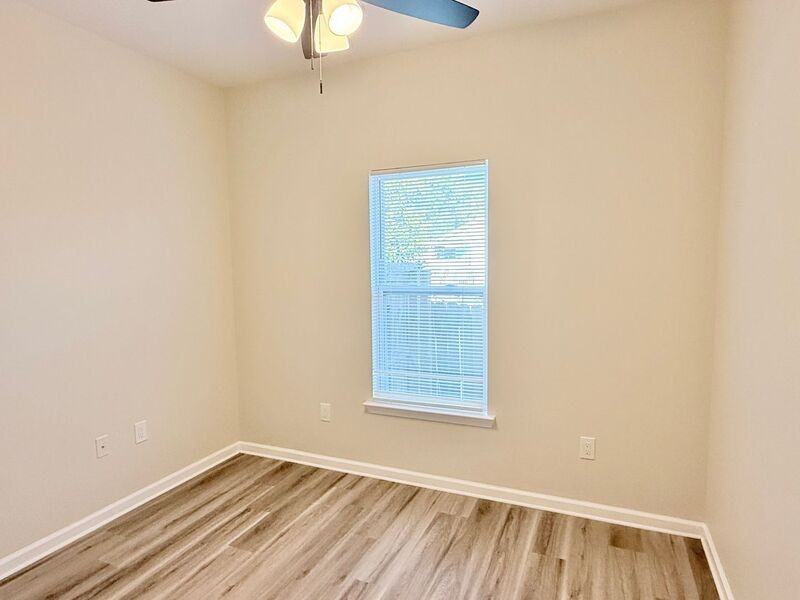 751 W Lloyd St #B - Photo 6 of 11