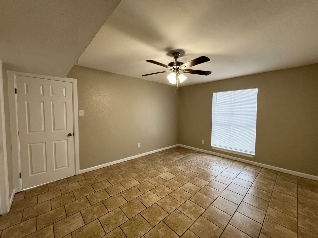 Spanish Lagos Apartments - Photo 2 of 15