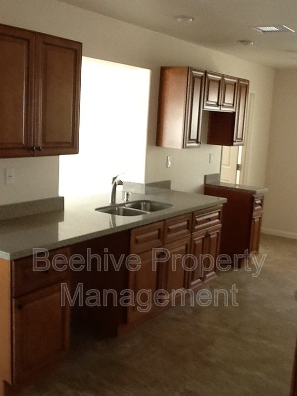 5827 E Colby St - Photo 2 of 7