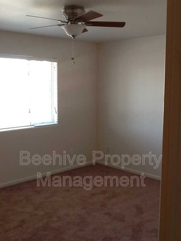 5827 E Colby St - Photo 5 of 7