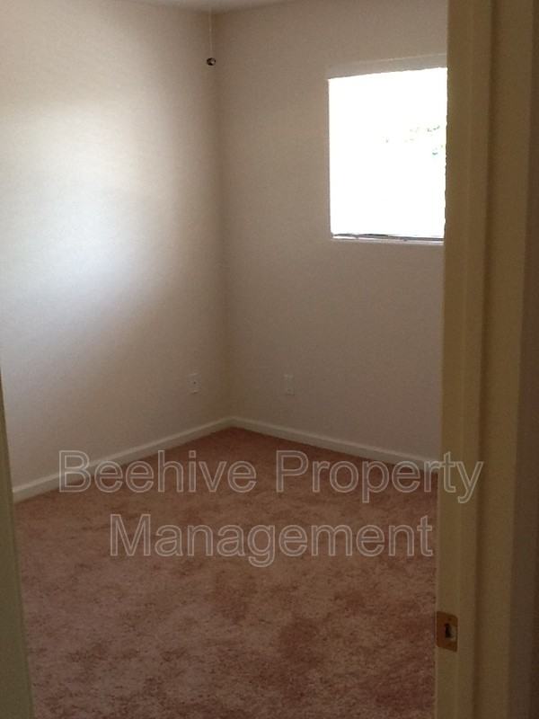 5827 E Colby St - Photo 6 of 7