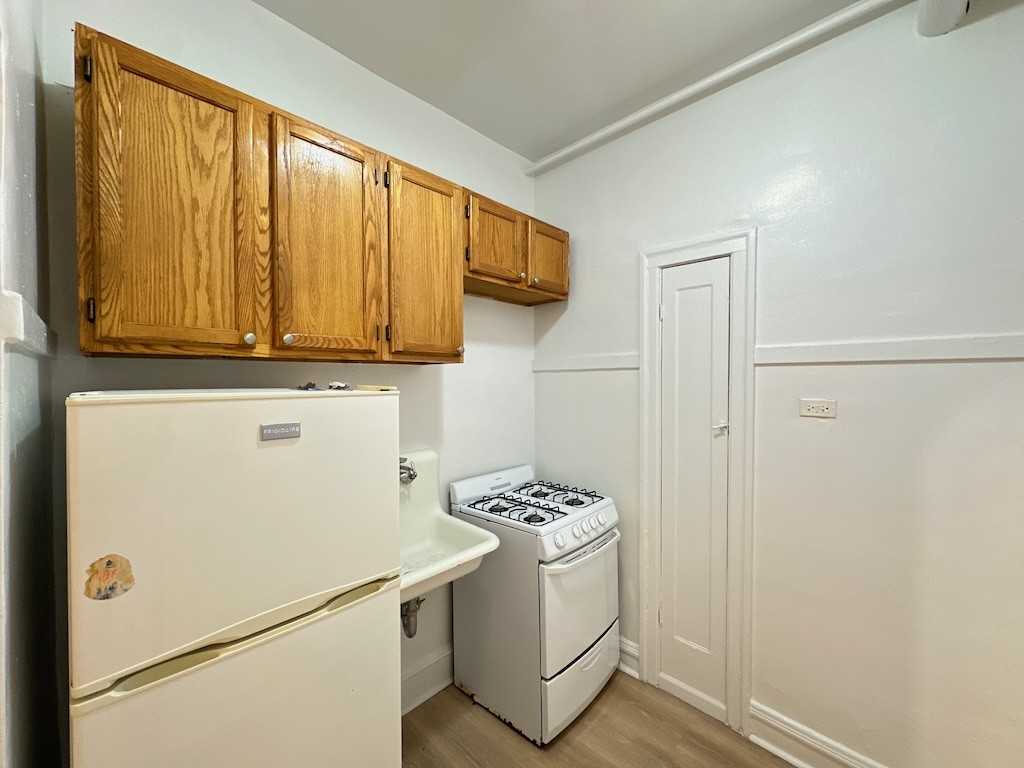 2536 N Sawyer Ave #106 - Photo 2 of 21