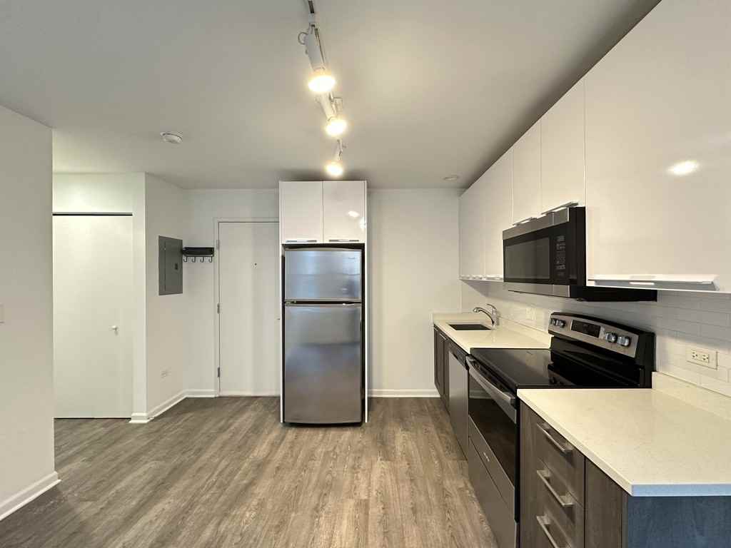 940 W Winona St #309 - Photo 2 of 21