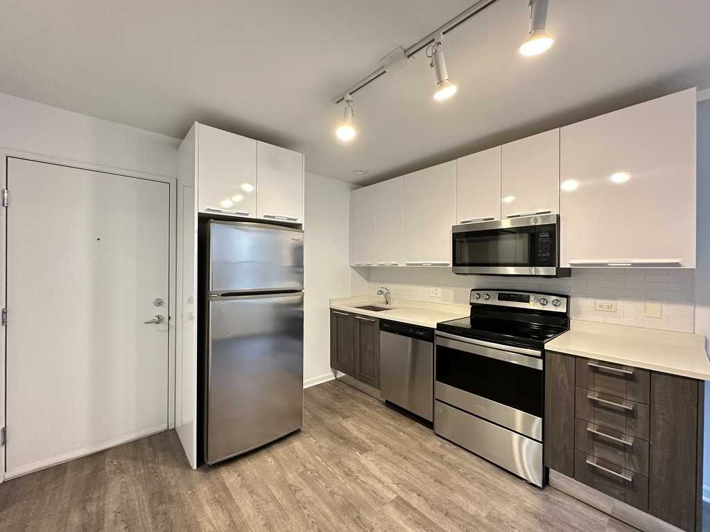 940 W Winona St #309 - Photo 3 of 21