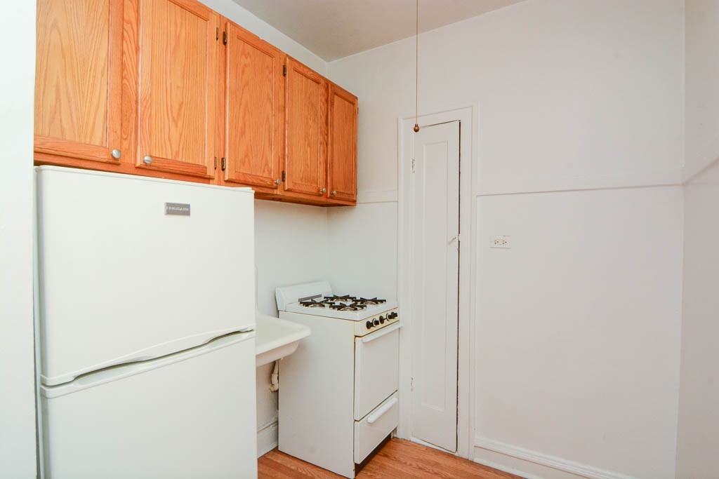 2536 N Sawyer Ave #209 - Photo 2 of 21