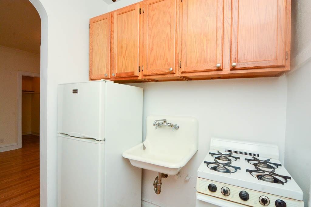 2536 N Sawyer Ave #209 - Photo 3 of 21