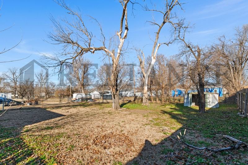 224 W Grover Ave - Photo 4 of 25