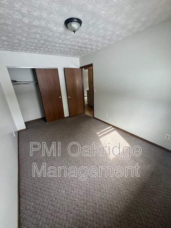 205 Debbie Dr - Photo 3 of 9