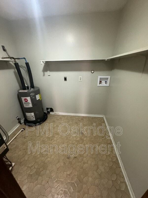 205 Debbie Dr - Photo 6 of 9