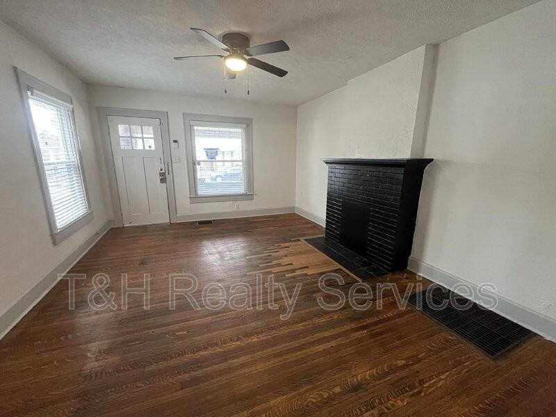 2933 Ruckle St - Photo 4 of 27