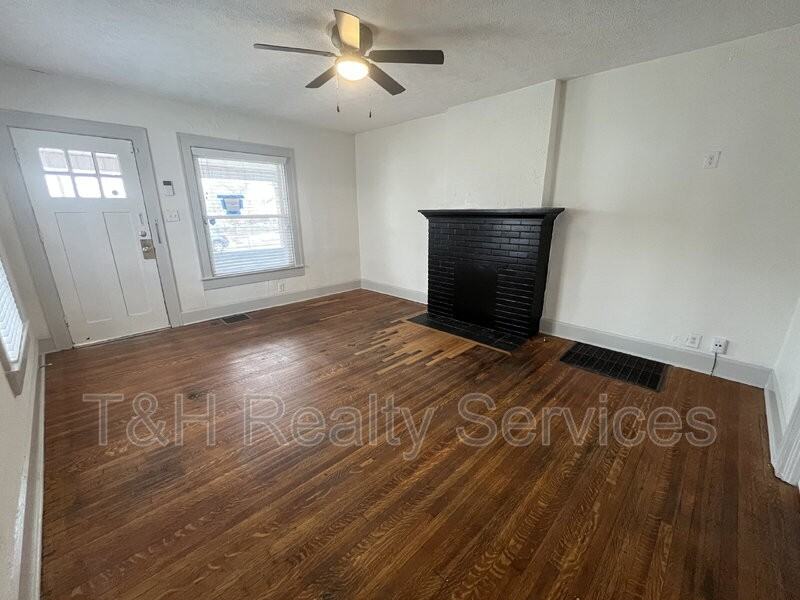 2933 Ruckle St - Photo 6 of 27