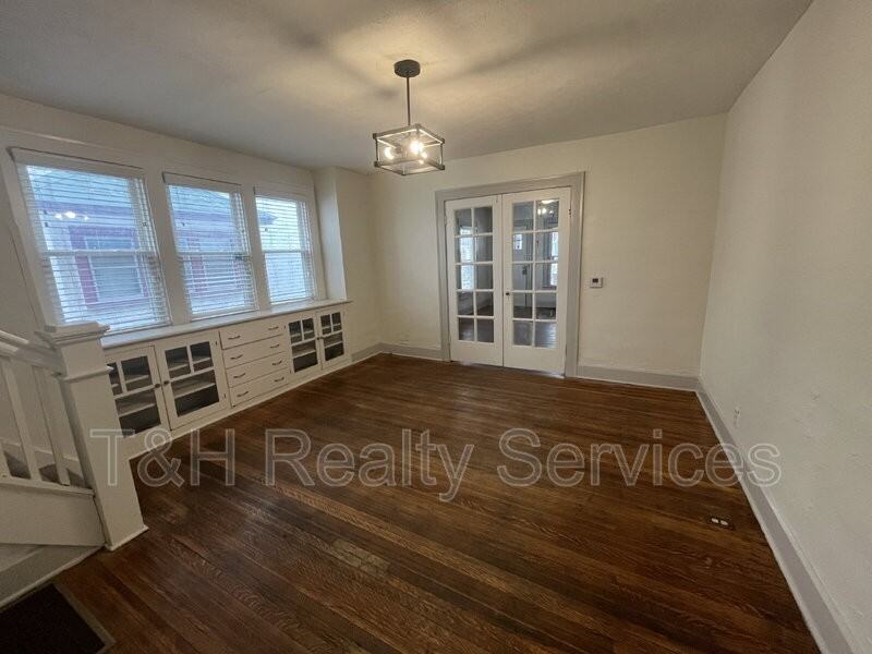 2933 Ruckle St - Photo 7 of 27