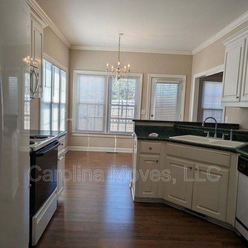 33 Meadow Springs Ln - Photo 7 of 20