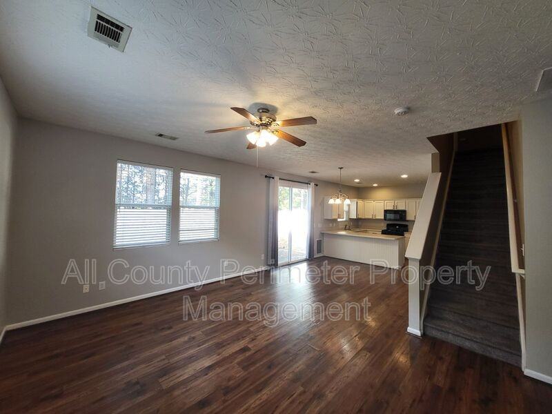 402 Chatooga Ln - Photo 2 of 17