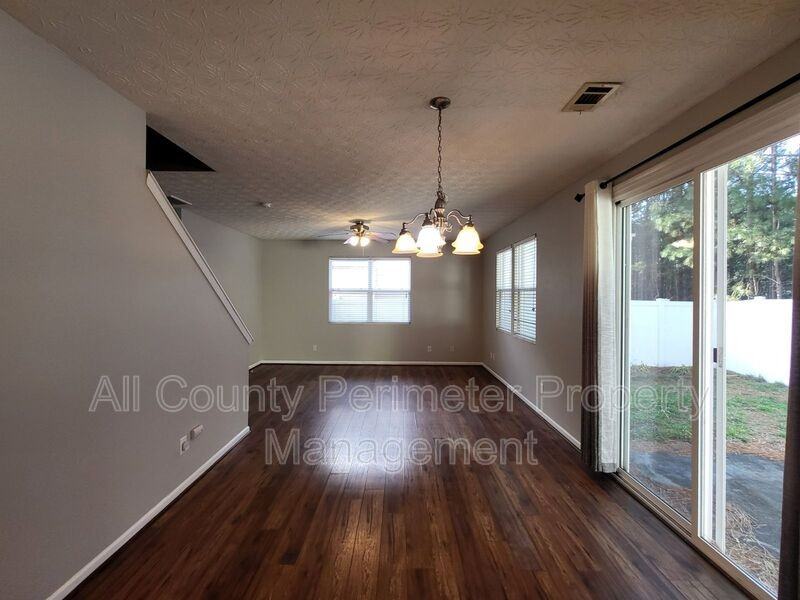 402 Chatooga Ln - Photo 3 of 17