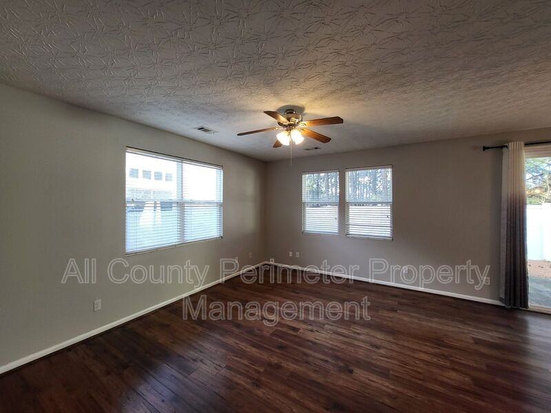 402 Chatooga Ln - Photo 4 of 17