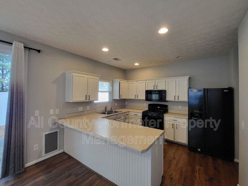 402 Chatooga Ln - Photo 5 of 17