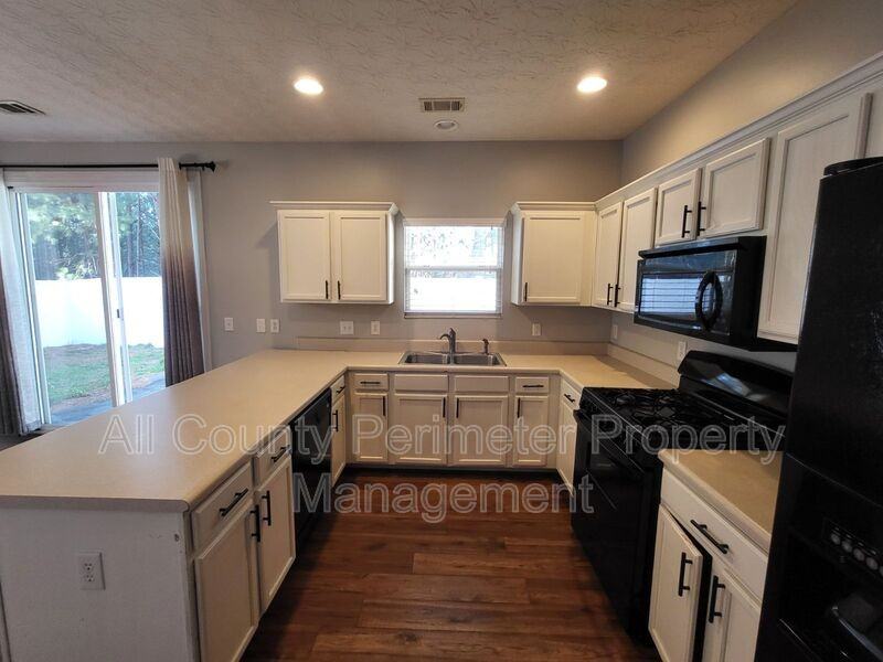 402 Chatooga Ln - Photo 6 of 17