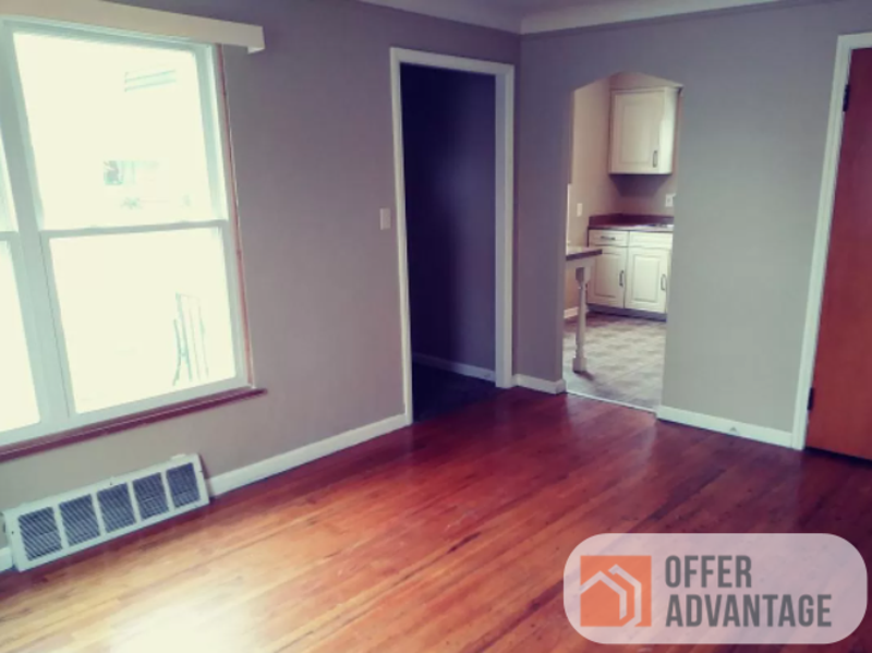 20730 Nicholas Ave - Photo 4 of 11