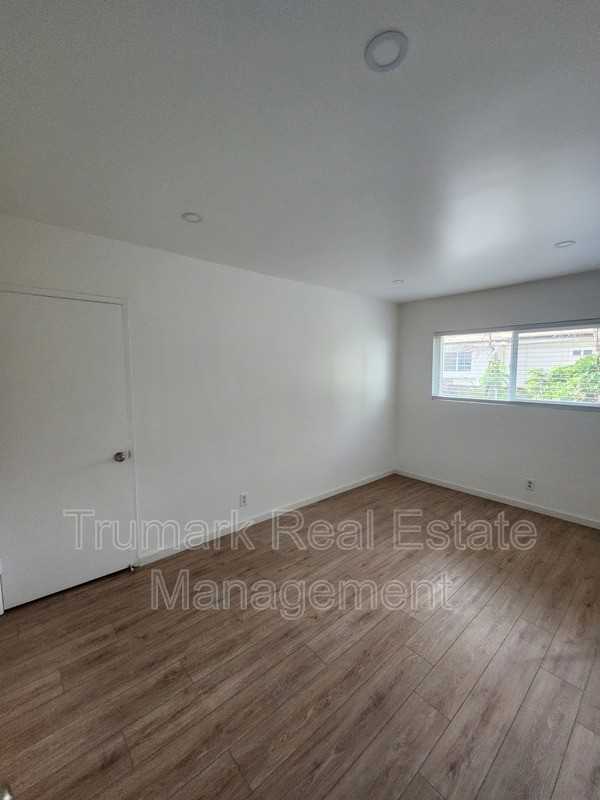 505 Irving Ave - Photo 2 of 7