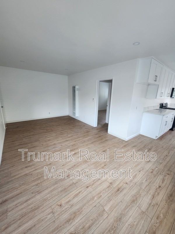 505 Irving Ave - Photo 3 of 7