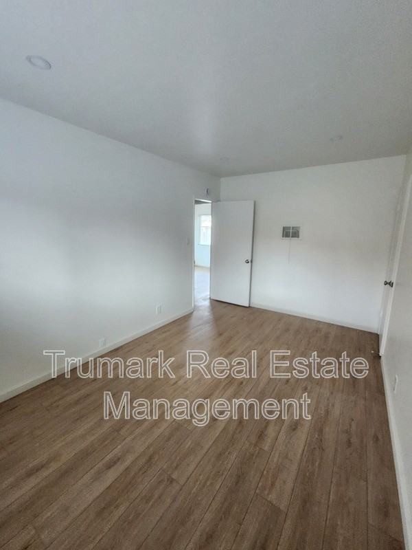 505 Irving Ave - Photo 4 of 7