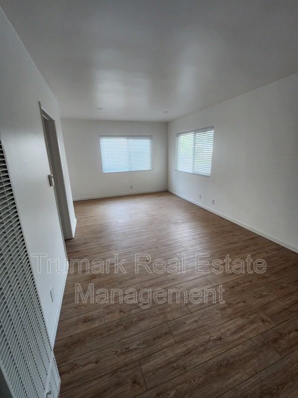 505 Irving Ave - Photo 5 of 7