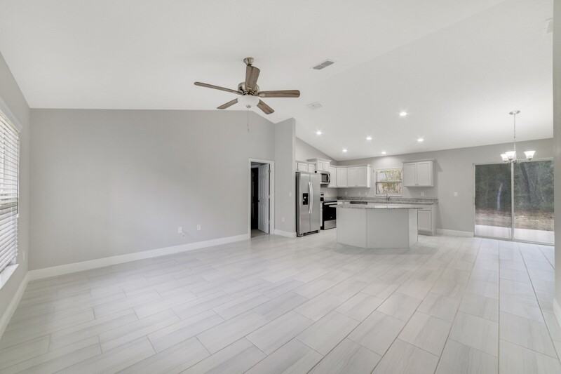 7808 N Keystone Dr - Photo 2 of 11