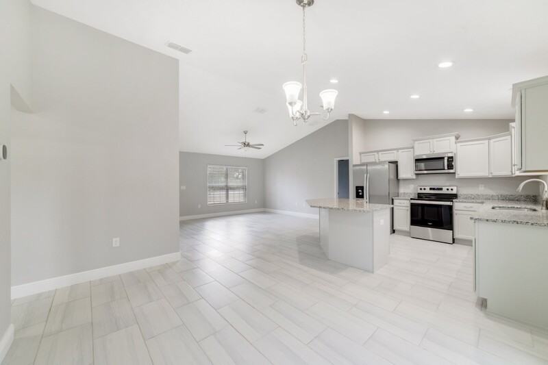 7808 N Keystone Dr - Photo 3 of 11