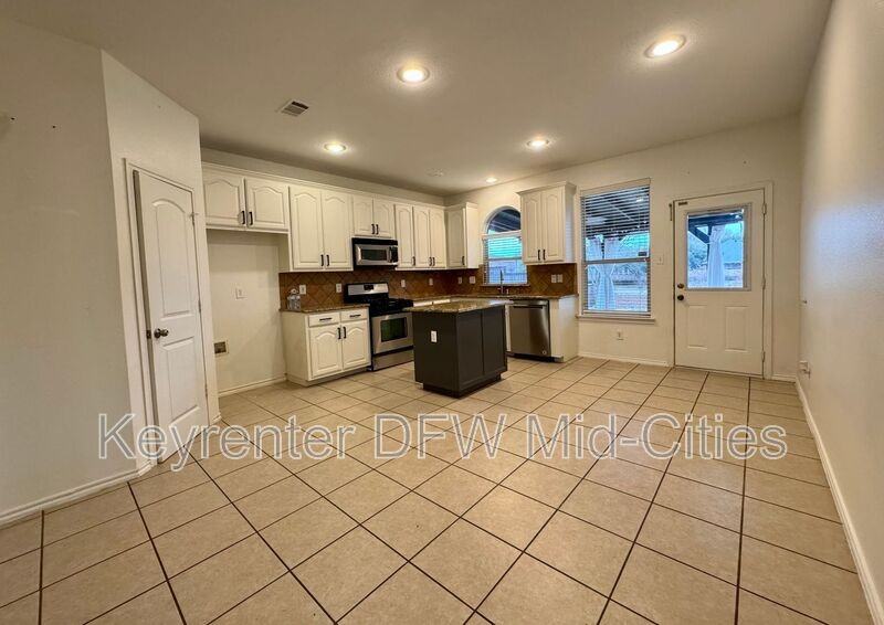 3119 Juneau Dr - Photo 4 of 23