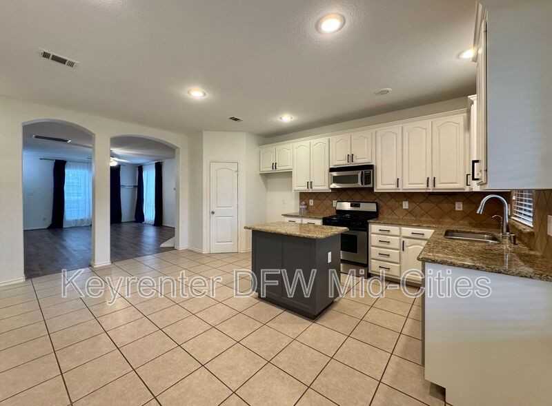 3119 Juneau Dr - Photo 5 of 23