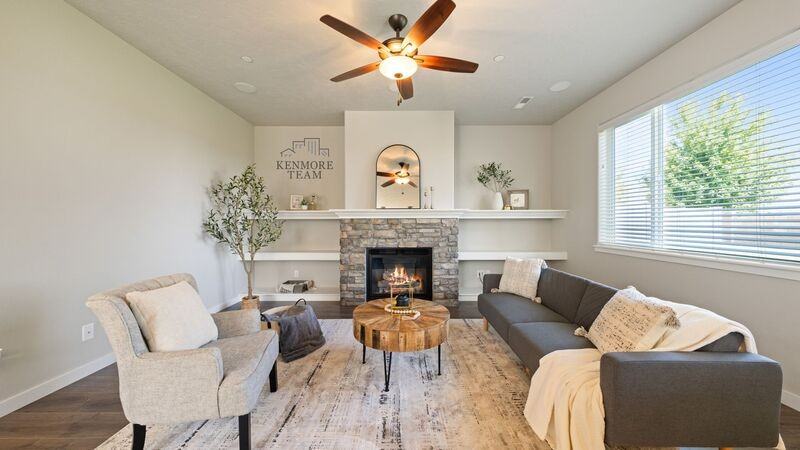 2292 Morris Ave - Photo 5 of 22