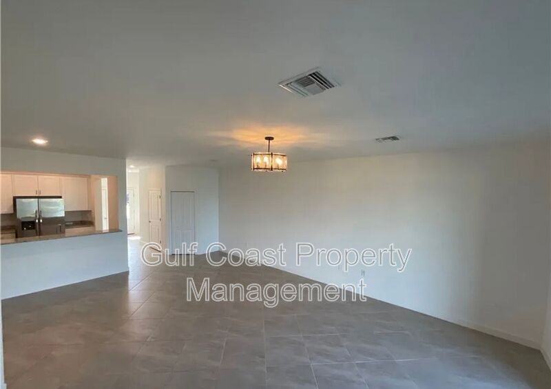 14212 Pine Lodge Ln - Photo 4 of 31