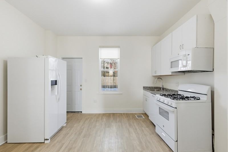 2540 Frederick Ave - Photo 6 of 22