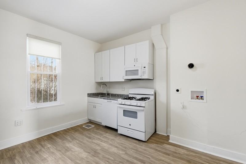 2540 Frederick Ave - Photo 7 of 22