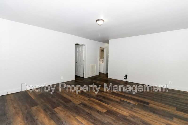 512 Deck Dr - Photo 2 of 15