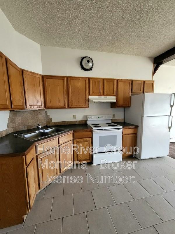 532 S 3rd St W - Photo 5 of 15