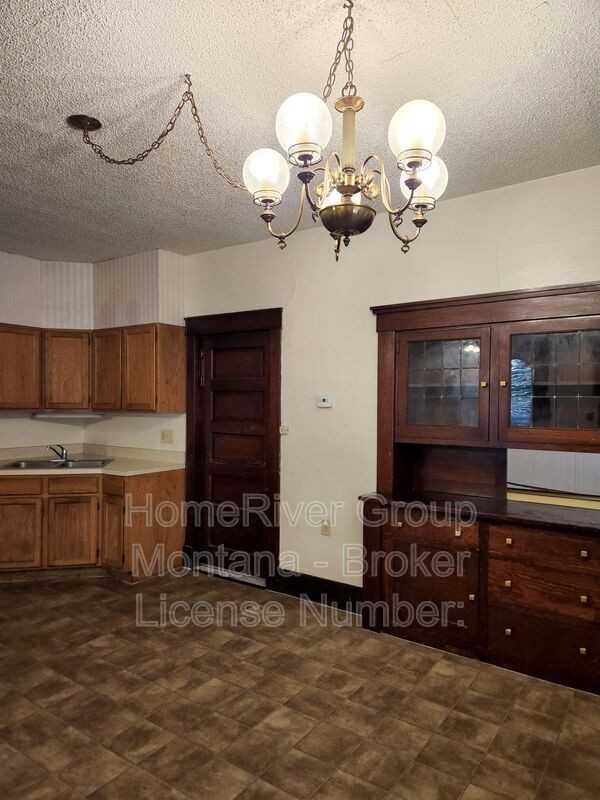 532 S 3rd St W - Photo 6 of 15