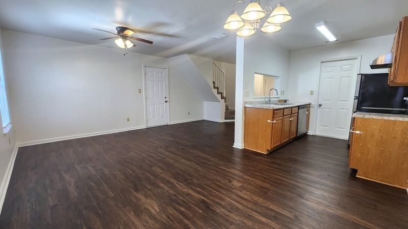 1209 Alder Ct - Photo 4 of 16