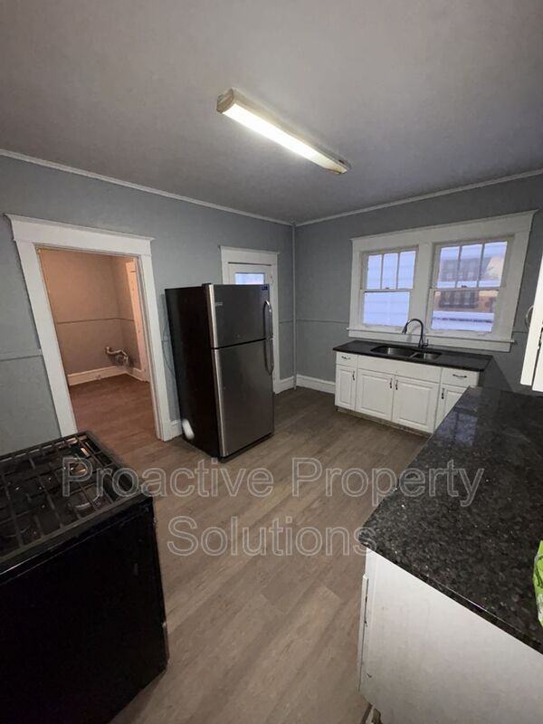 21 Edison St - Photo 3 of 23