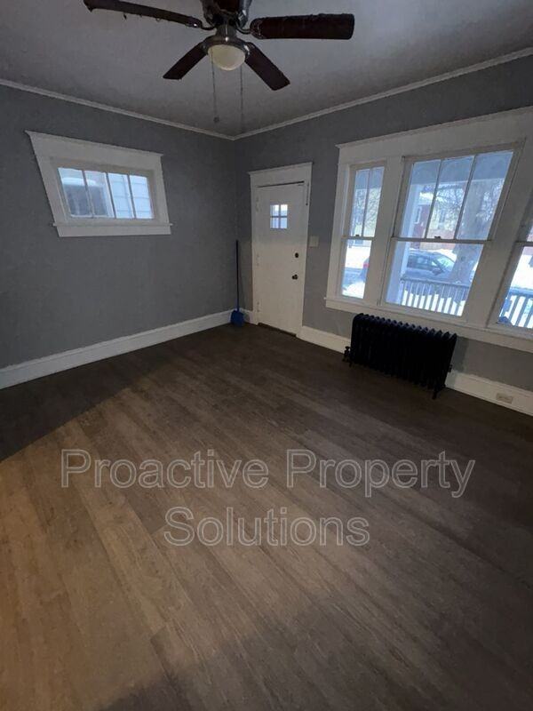 21 Edison St - Photo 2 of 21