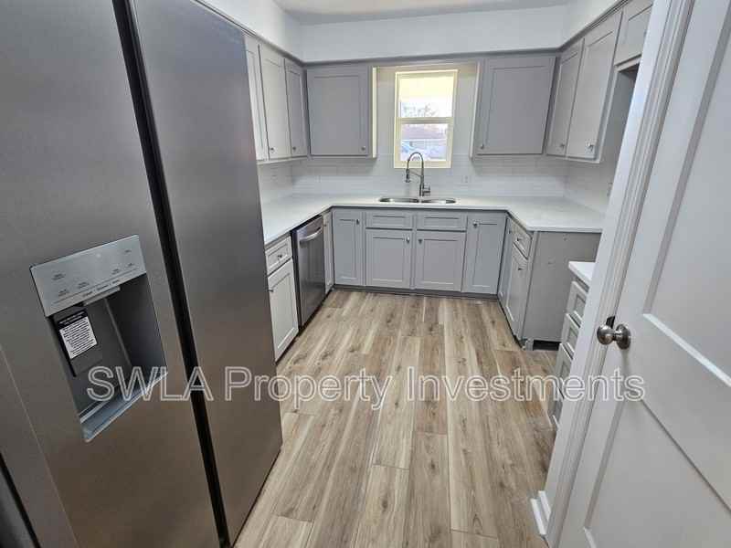 213 Dewitt St - Photo 2 of 10