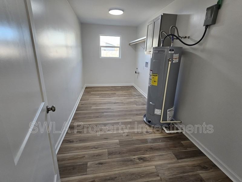 213 Dewitt St - Photo 3 of 10